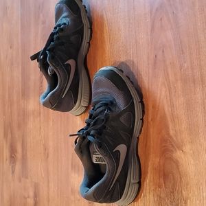 Nike Revolution 2